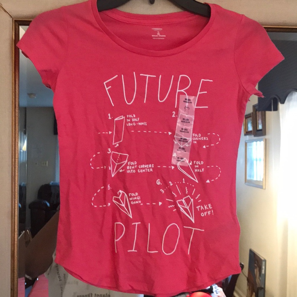 Old Navy kids shirt size medium🎈